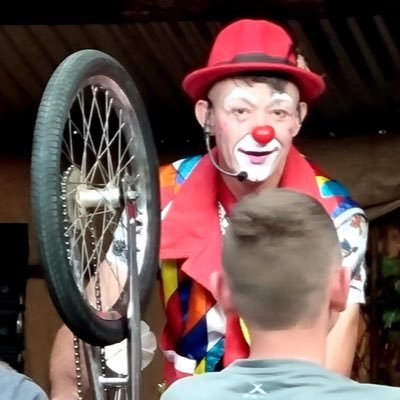 Hi i am Ollie the Singing Clown 26 Years in the entertainment. Google: Ollie the Singing Clown Fun. I am making my movie. CONTACT Pieter Vorster 0836941479