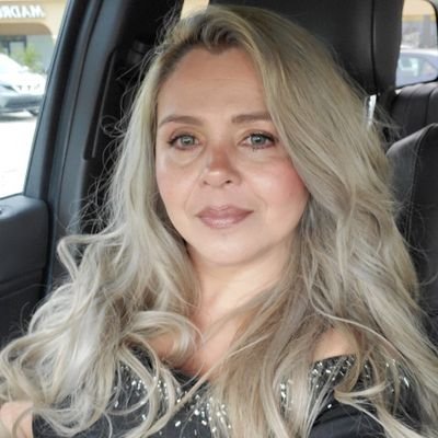 Welcome to @lorrainevarnes a new branded beauty collection #makeupaccesories#skincare#haircare#dogcoatcareluxuryline#cosmetic#beauty&fashion#andmore#