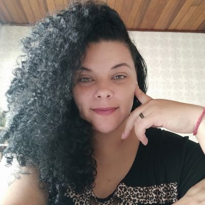 Eu? Sou um doce feito de limão, pimenta e coco ralado: AZEDA, ARDIDA E IRRITANTE...