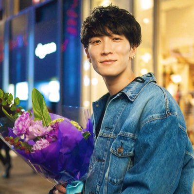 Ccc44775601Ccc's profile picture. '96🚺 SnowMan⛄️ 渡辺翔太💙推し🌟 なべこじ💙🧡めめなべ🖤💙好物です。ジャニーズWEST 重岡大毅❤️(@Gon4150)関ジュも推してます💙(@west_chihiro_)で呟いてますジャニオタはじめました🔰