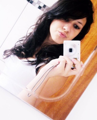 12 anos ,libriana, orgulhosa , mandona , salto , short ,rosa , papai , amigos, músicas ,chocolatra ,shopping , cody simpson