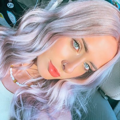 _adriennelee's profile picture. psychology // believe six impossible things before breakfast 🧚🏻‍♀️✨♑️