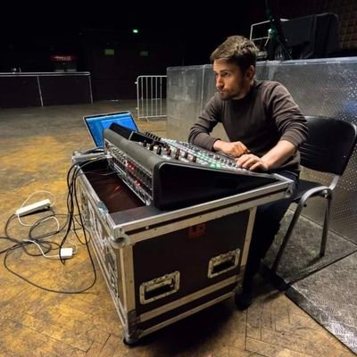 XavierGadgets's profile picture. Focusing on technology and gadgets, working in software and music