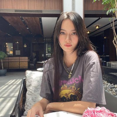 Yg manis pasti cantik ,tpi yang cantik g tentu mnis lho