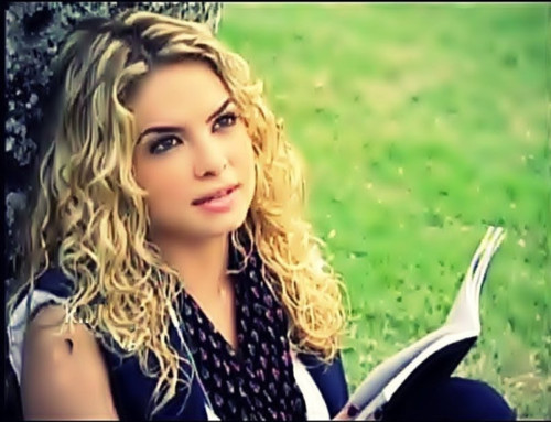 Um FC dedicado a Lua Blanco e a todos outros Reebeldes.Criado dia : 13/07/11 ,as 21:00 .... Sonho: Ser seguida pela @Lua_Blanco ..Madriinha: @rebeldefc_s2