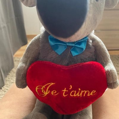 Je suis un homme simple attentionné qui aime les animaux et qui aime faire les découvertes 😌😊