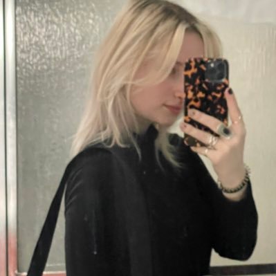 claregeither's profile picture. what a happy place | she/her