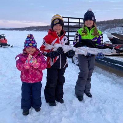 Husband and father of 3 great kids. Farm alongside my dad and brother on family farm. Agronomist at Pembina Coop.