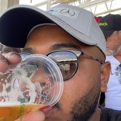 BielSaff's profile picture. Louco por causa do @Vascodagama, sofrendo pelo @Everton, maior torcedor brasileiro do @Ravens, torço pro @Celtics nos Playoffs e chorando pela @WilliamsRacing