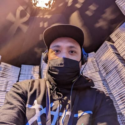 jbr05ki's profile picture. In this torn weather, I wear a warm sweater, made of a cow that's born leather.