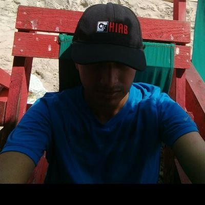 Yo twiteo lo que pienso y veo si no te gusta ni modo te jodes. Al poder se le cuestiona no se le aplaude.