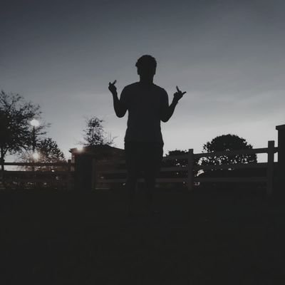 - fan de las Fotografías al cielo, arte, frases y charlas sobre cualquier tema💫.