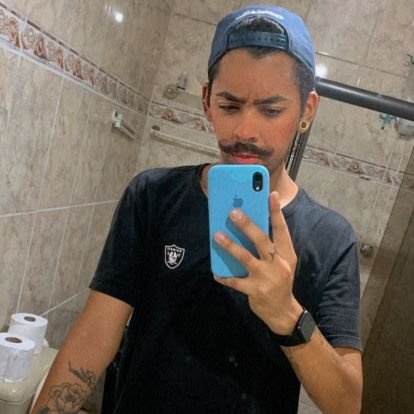 Estou no twitter pra reclamar mesmo, se fosse pra comemorar estaria em algum bar por aí...