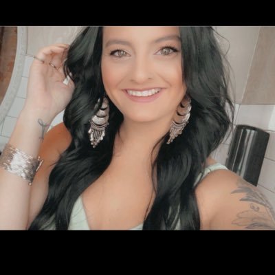 AndreaLauren8's profile picture. My dog thinks I’m a pretty cool chick