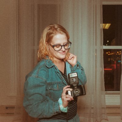 Photojourno turned wedding / editorial 📸+🎥 • digital & film (35mm, polaroid, super8) • Curating 🎞cams @pointshoot_cams • 🏳️🌈she/they, 💍:@soeffinsick,🐰ma