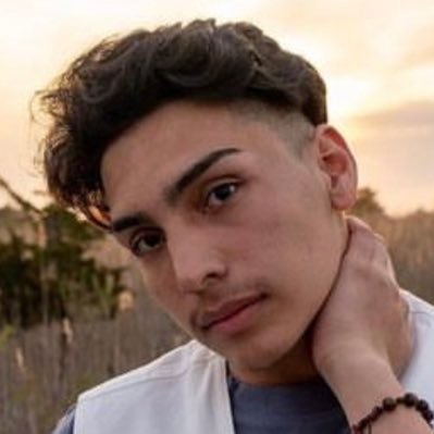 Therapist & Mind reader 🧠🔮
Christian child ✝️
I can tell what someone needs