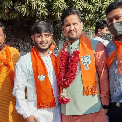 BJP GUJRAT🇮🇳🚩
दुनिया जिस मुकाम पर झुकती है..🦁
हम वहां खड़े रहना पसंद करते हैं !🔥
(Modi ka Parivaar )🙌