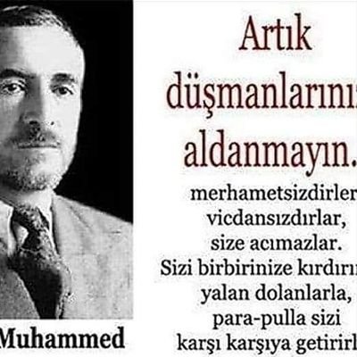 İnsanı kardeş saydım vatan diye heryeri Dürüstlüğe çalıştım düşünerek güzeli Mevsimler bahar iken bana oldu zemheri
Biliyem suçum nedir anam doğmuş KÜRD beni EA