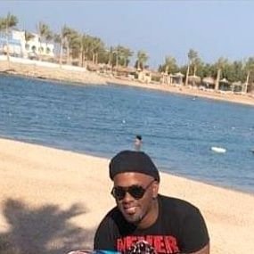 مصرى 🇪🇬 ، مسلم ، محاسب ، رياضي ، محب للحياة في طاعة الله ... وحد الله وصلى على الحبيب