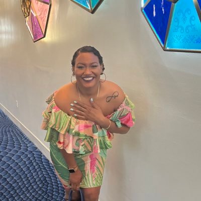 🌎🌺changing the world one ocean at a time, with one conversation at a time...🐬🌊Marine Conservationist | Science Communicator | Siren 🧜🏽♀️