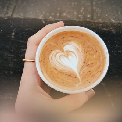 BreeEssay's profile picture. purely underground