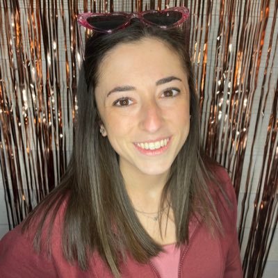 heyitscals's profile picture. dessert enthusiast // teacher 🍎 // coach 🤸🏻‍♀️// depaul alum