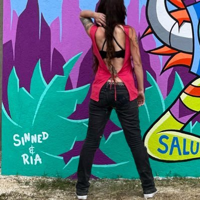 Boricua Blanquita Metalhead, Funk & Punk Singer, Vegan Enthusiast, and Painter of box trucks & murals with @sinned_nyc
