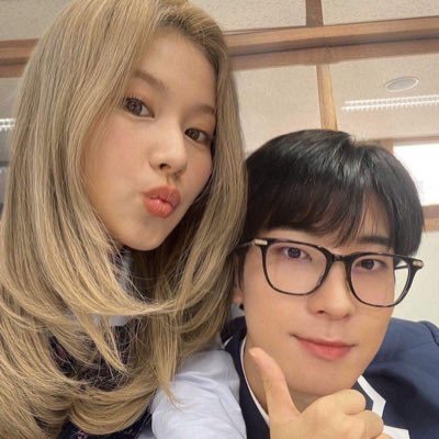 jndcart's profile picture. ✨ collector