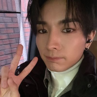 yuto's half moon, pentagon contents, @Daeonrystin my other acc for The Boyz, multistan, filo /19, pronouns; she, potato salad