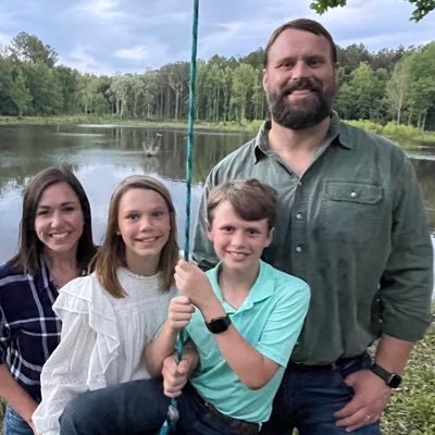 Volunteer @KatieBrittForAL. Most important job Iāve ever had is husband to @KatieBoydBritt and dad to Bennett & Ridgeway. Former Tide All-American, NE Patriot.