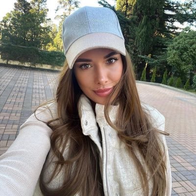 AnnaAilili's profile picture. The wrong choice is more terrible than being single.