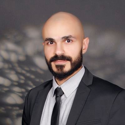 حاصل على شهادة: ماجستير في الإخراج السينمائي | بكالوريوس في الإخراج التلفزيوني | دبلوم في برامج التلفزيون والإنتاج الإعلامي .