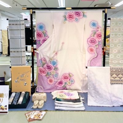 高崎高崎髙島屋3階のきもの専門店です。 👘振袖、七五三、婚礼支度、カジュアルのお着物等、幅広いお着物を扱っております。 👘お気軽に、お電話、ご来店くださいませ。#振袖 #七五三☎️027-368-9075ご来店予約はhttps://t.co/dc531XvDVtより承ります。