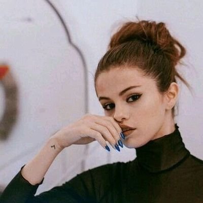 azaleafflurr's profile picture. 