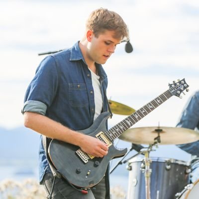 Autoftune's profile picture. Miljöinriktad statsvetare under utbildning, musiker inom black metal och discopop. Grönröd