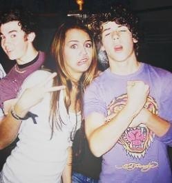 I breathe Niley love.