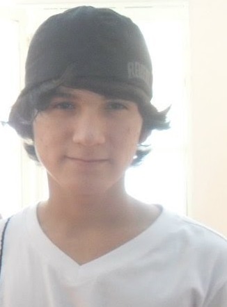 Nascido em 1994 sou um jovem estudante do ensino médio  ..     
adoroo tocar violão entre outras coisas
