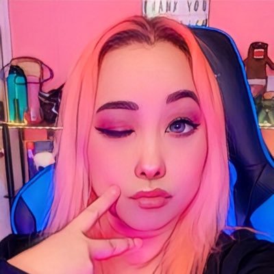 phoenixcrash's profile picture. I stream 🎮 & 🎨 on @twitch Artist, gamer, anime fan, cosplay noob, cute aesthetics. Pink haired weirdo. 💌: PhoenixCrash@gmail.com https://t.co/eT4x85eHr9
