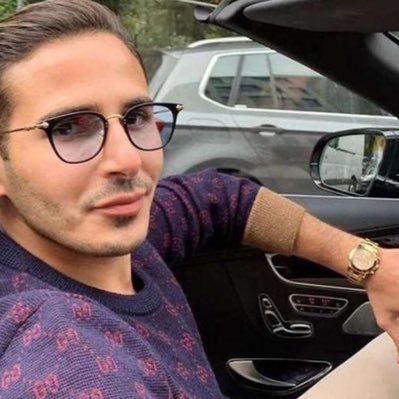 TaysonMiki's profile picture. seguidor de troll y de tarados ... si... tú ... ERES UN TARADO. acéptalo !!!!  - follower of trolls and morons...