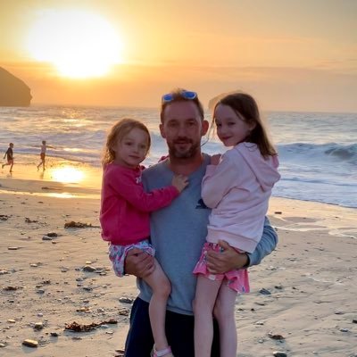 Normal guy. Dad. Organises Events. Runner. Snowboarder. DJ. DIYer. Wolves fan.