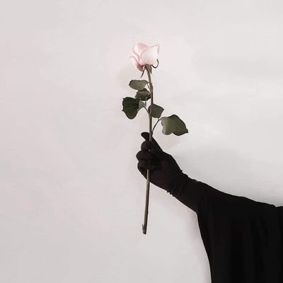 فإنّي لا أطيقُ سَخطاً مـنكَ عليّ، ولو عِشتُ دهراً من الرَّغدِ. 💫