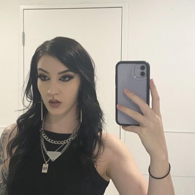 ⁣ 𖤐 23 • gemini • nz ⁣ • lil punk loner & rat mom obsessed with bands, tattoos, astrology and creepy shit 𖤐 ⁣ she/her