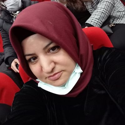 6.Dönem Kayseri, Adalet ve kalkınma partisi Melikgazi kadın kolları yürütme üyesi.Uluslararası ilişkiler & Bahçe Bitkileri& Felsefe de cırmalıyor..