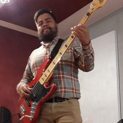 Amante de lo ajeno. Experto sacacopias galante y caballeroso lector y redactor.