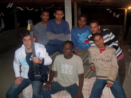A Banda7Passos é uma banda que acima de tudo adora à DEUS .Convidenos para visitarmos sua igreja .Orkut : bandadedeus@gmail.com-E-mail : bandadedeus@hotmail.com