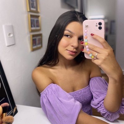 Às vezes a felicidade demora a chegar, aí é que a gente não pode deixar de sonhar ✨