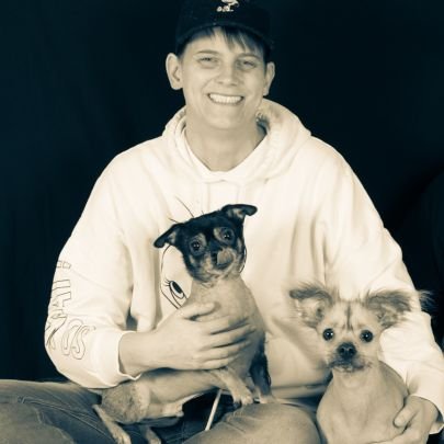 Pegjuhz's profile picture. Just me talking nonsense and sharing the life of my 3 nudist