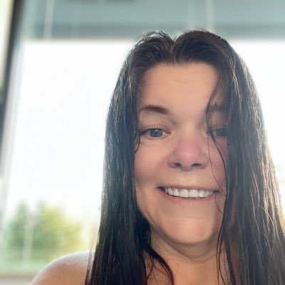 Lover of all things canine & equine. Unstable/overmedicated. Mom. Wife. Photographer. Piano player. Vegetarian. Full of self-esteem & loathing. Mood dependant.