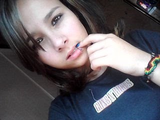 ah Apenas uma  menina  de 15 aninhos  festera e  ki  naum faz  nada  da  vida  !!!