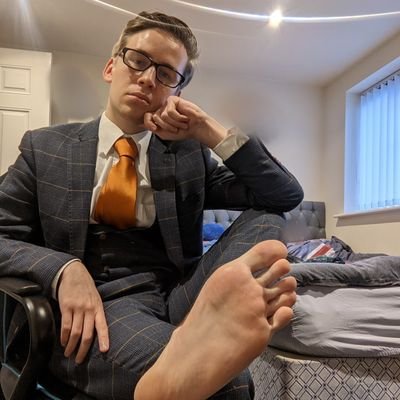*MOVING TO BLUESKY* Kinky Foot Dom/Switch | Size 9.5UK 👣 | Mcr 🇬🇧 |
DMs open- let's chat 🗣️ |
Feet Flash Fiction 📚https://t.co/gQRyLz7B7c
